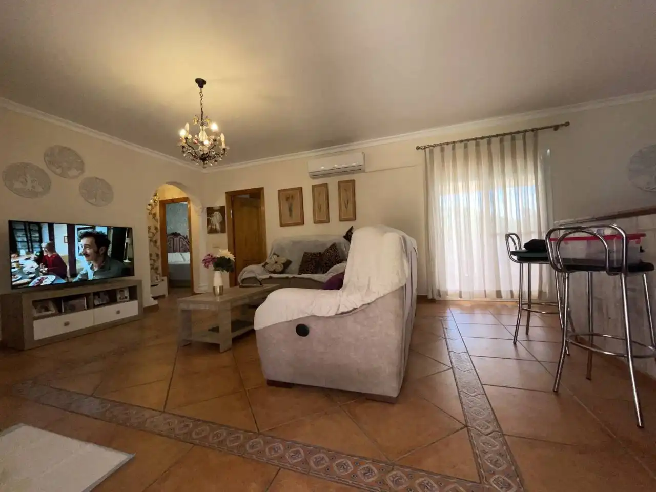 Sala d'estar de Finca rústica en venda en Estepona amb Aire condicionat, Calefacció i Jardí privat