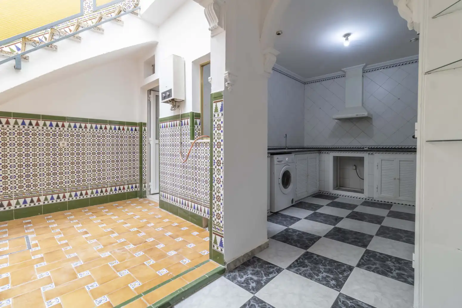 Cuina de Casa adosada en venda en Sevilla amb Terrassa i Balcó