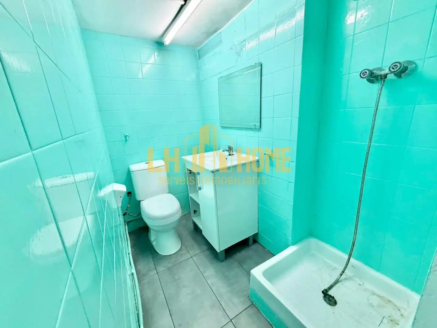 Bathroom of Commercial properties for sale in L'Hospitalet de Llobregat  with Air Conditioner