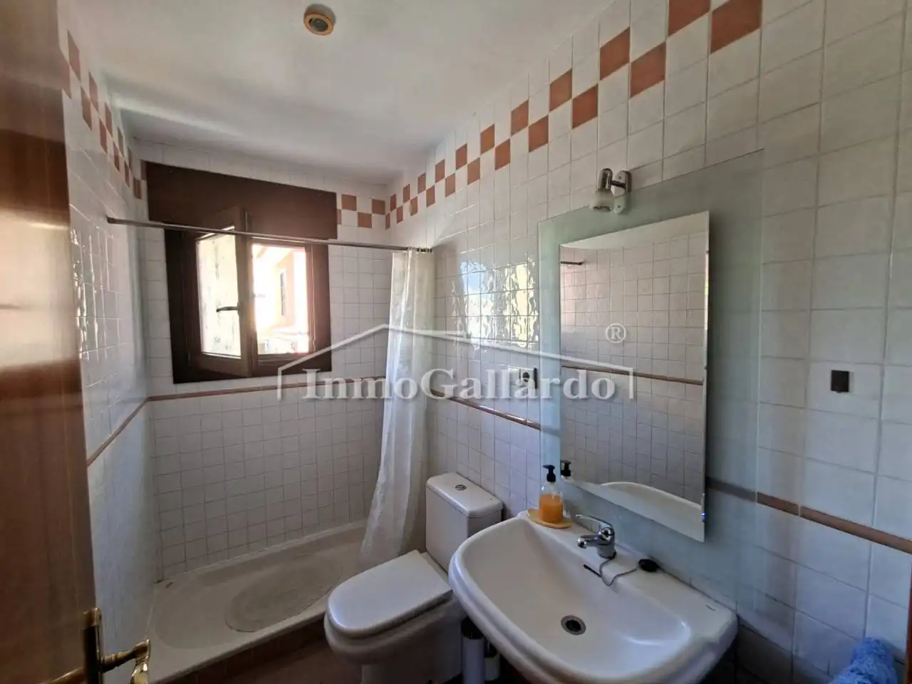 Bathroom of Houses for sale in Málaga  with Air Conditioner, Private garden and Parquet flooring