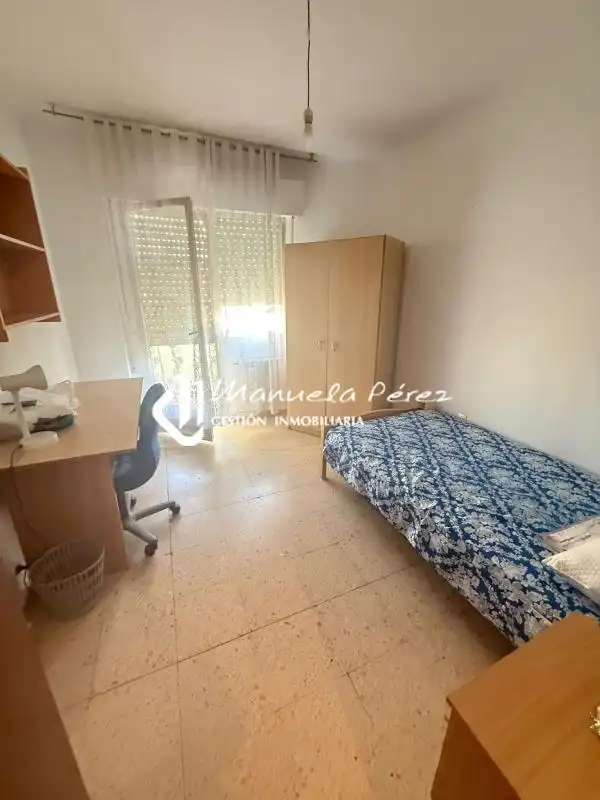 Schlafzimmer von Wohnung zur Miete in Cáceres mit Terrasse und Möbliert