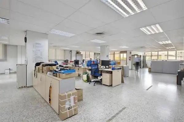 Nave industrial en venta en L'Hospitalet de Llobregat con Calefacción y Alarma