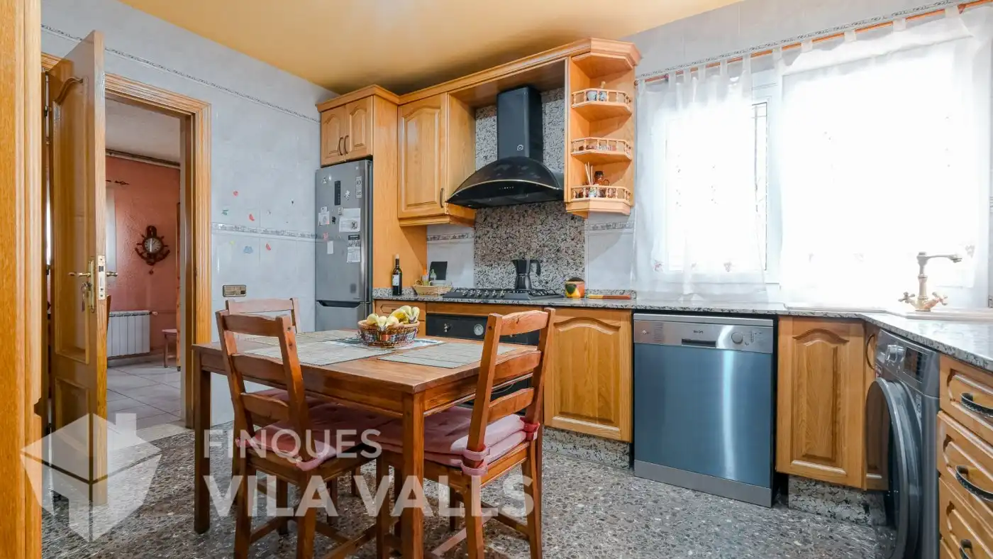 Cuina de Casa o xalet en venda en Caldes de Montbui amb Calefacció, Jardí privat i Terrassa
