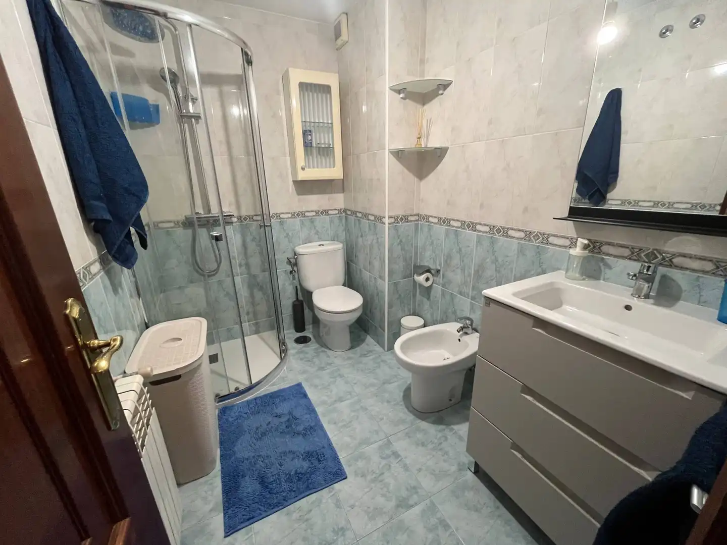 Badezimmer von Wohnung zur Miete in Santiago de Compostela  mit Heizung und Möbliert