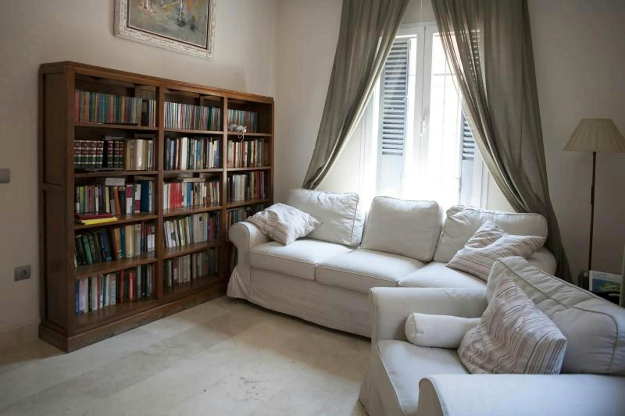 Sala d'estar de Pis per a compartir en  Sevilla Capital amb Aire condicionat, Calefacció i Jardí privat