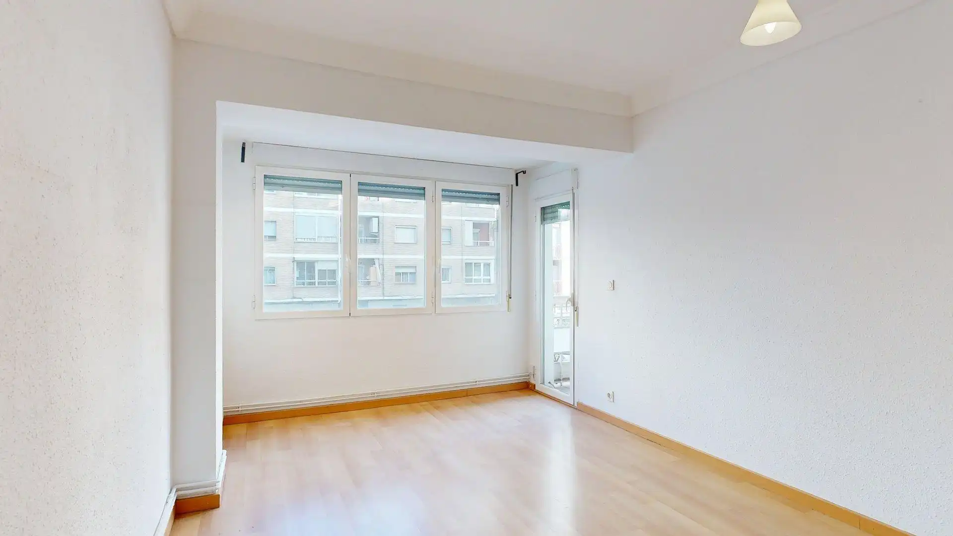 Sala de estar de Piso en venta en Zaragoza con Calefacción, Terraza y Balcón