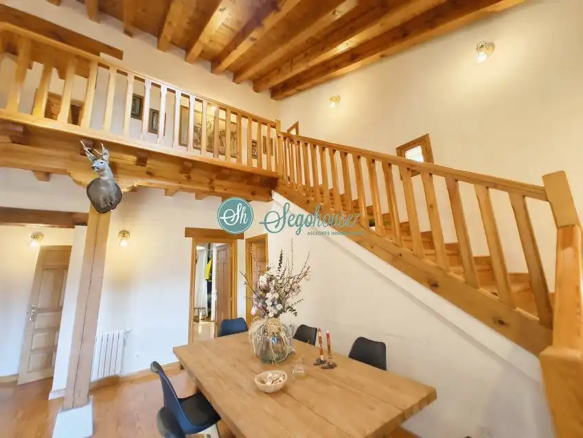 Casa o chalet en venta en Palazuelos de Eresma con Calefacción, Terraza y Amueblado
