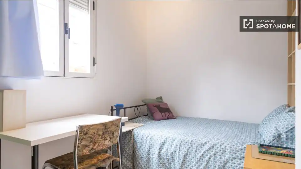 Bedroom of Flat for rent in Madrid  with Air Conditioner, Heating and Furnished