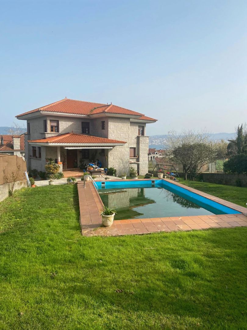 Swimming pool of Houses for sale in Moaña  with Furnished