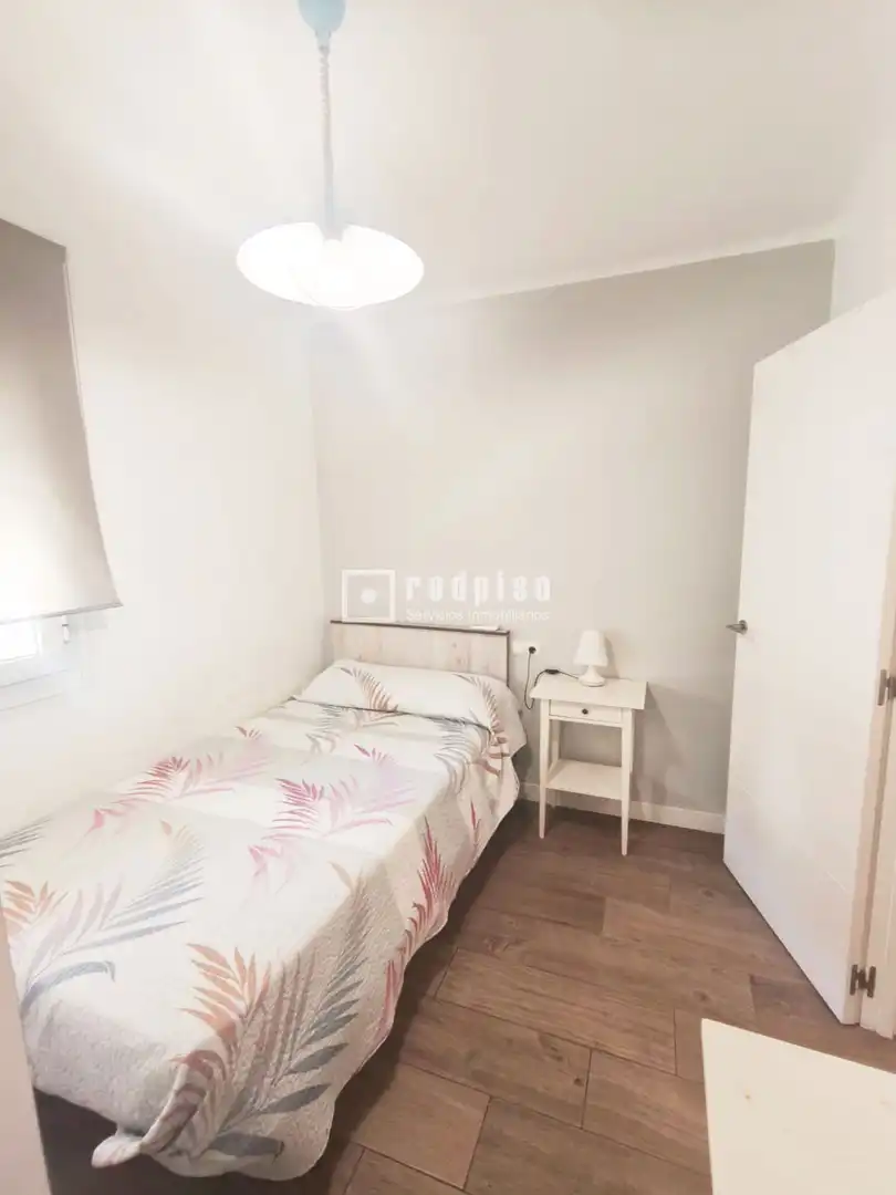 Schlafzimmer von Wohnung zur Miete in Málaga mit Klimaanlage und Parkett