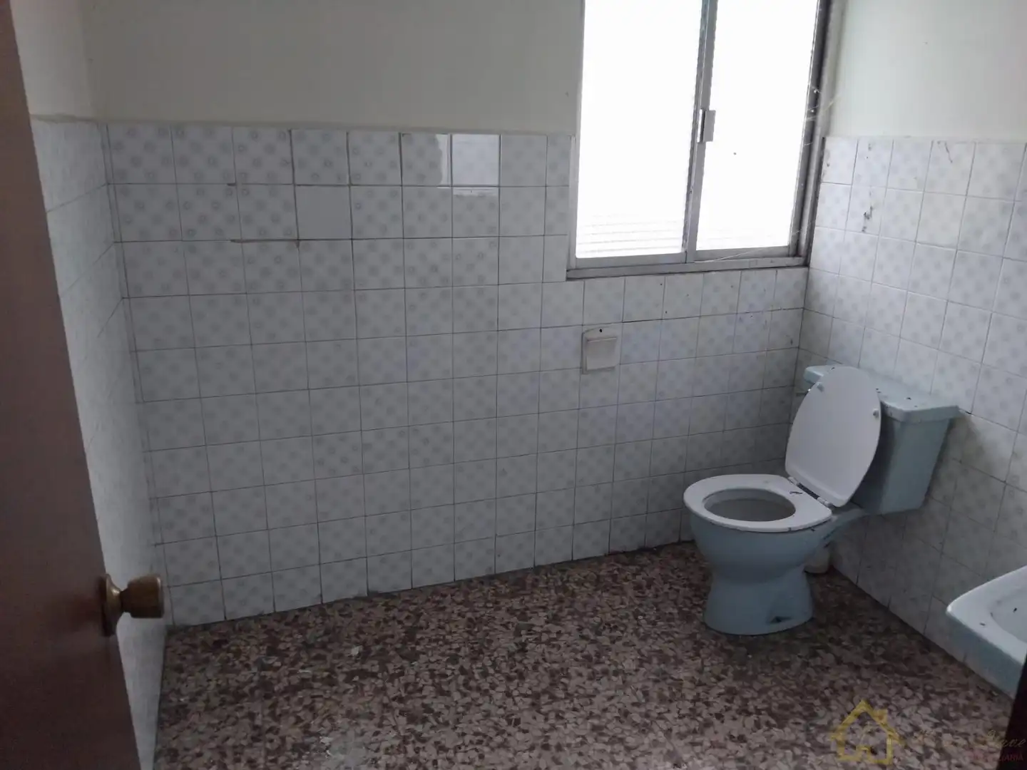 Badezimmer von Fabrikhallen zum Verkauf in Lugo