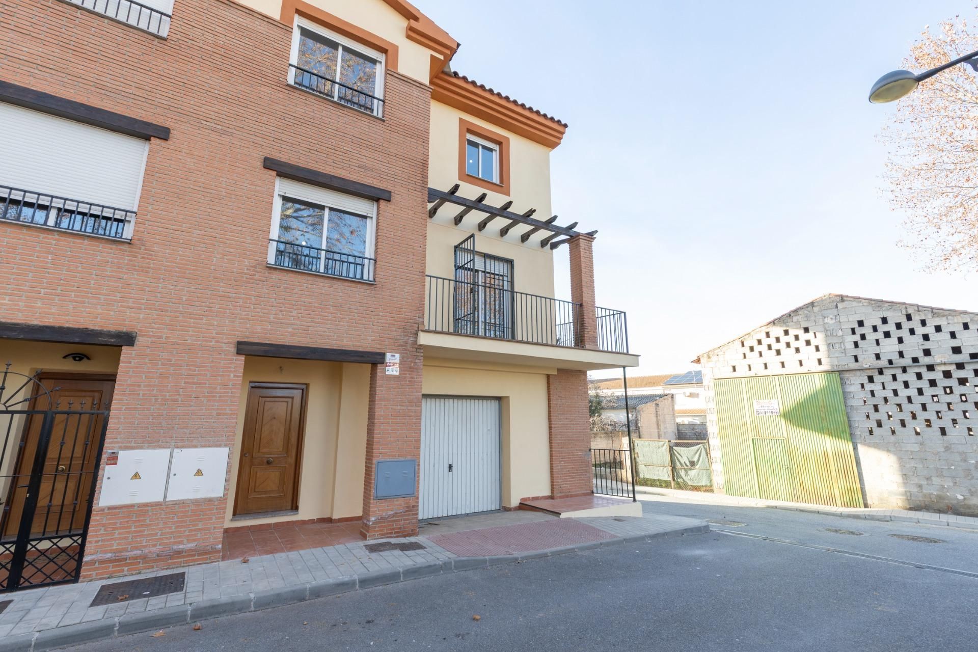 Exterior view of Single-family semi-detached for sale in Fuente Vaqueros  with Balcony