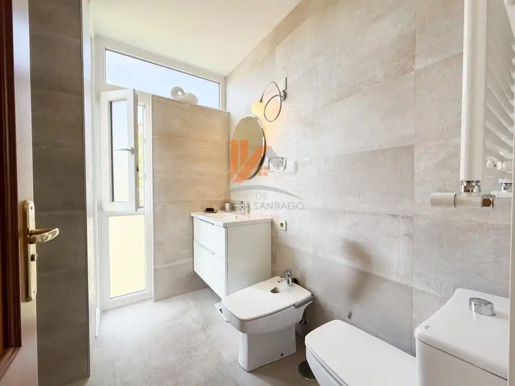 Baño de Casa adosada en venta en Brión con Jardín privado, Trastero y Horno