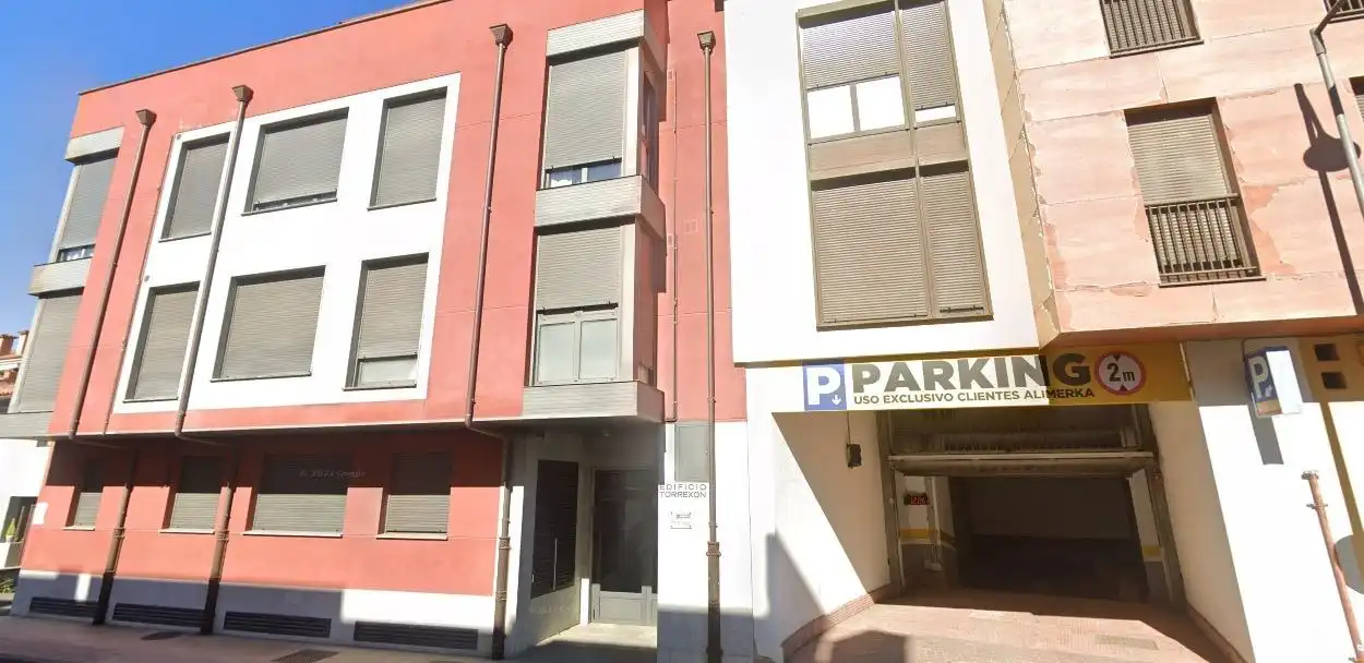 Parking de Piso en venta en Llanes con Trastero