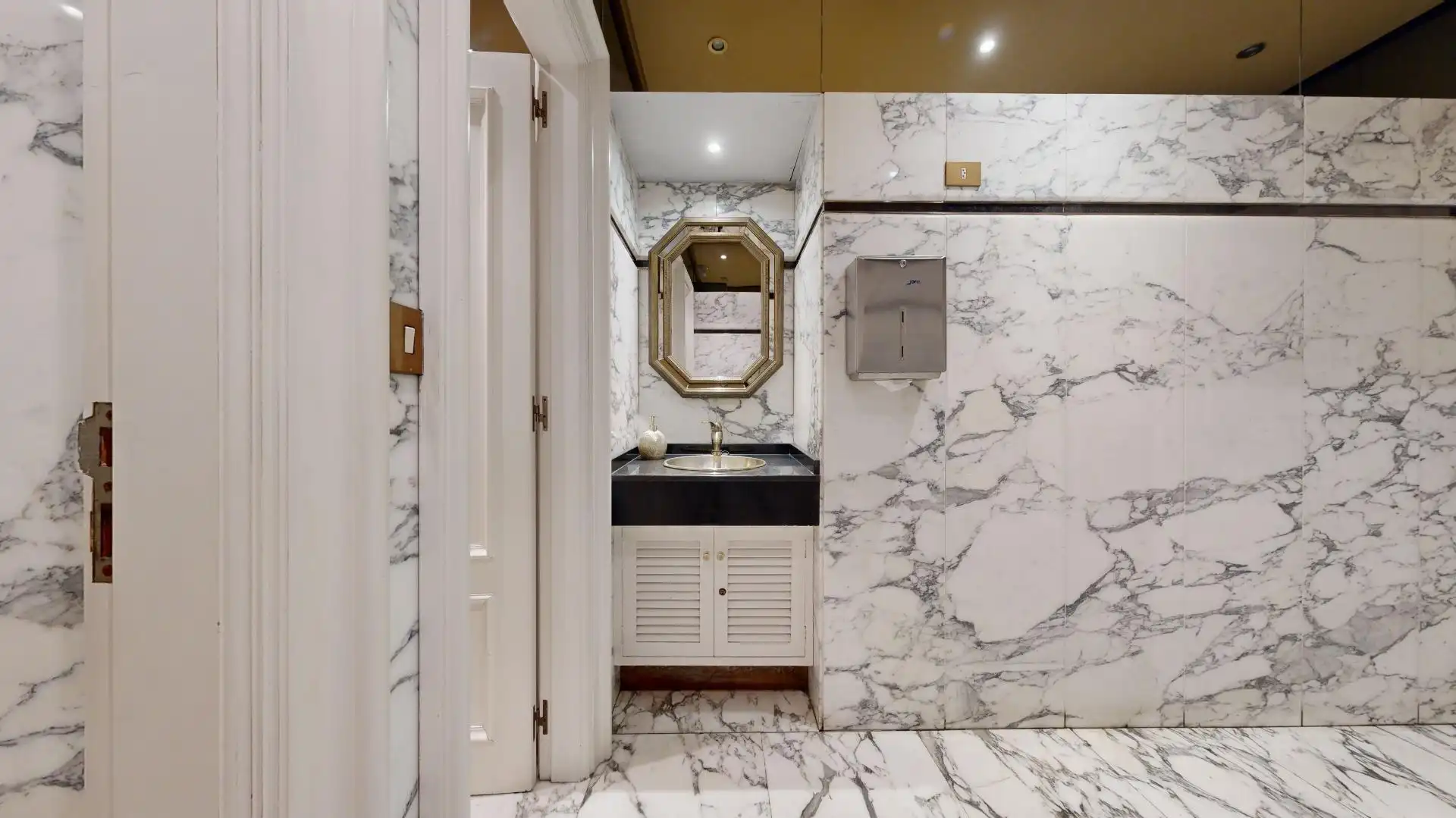 Baño de Local en venta en Bilbao 
