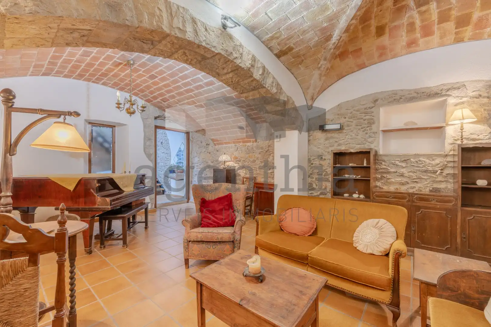 Sala de estar de Finca rústica en venta en Vilablareix con Calefacción, Trastero y Balcón