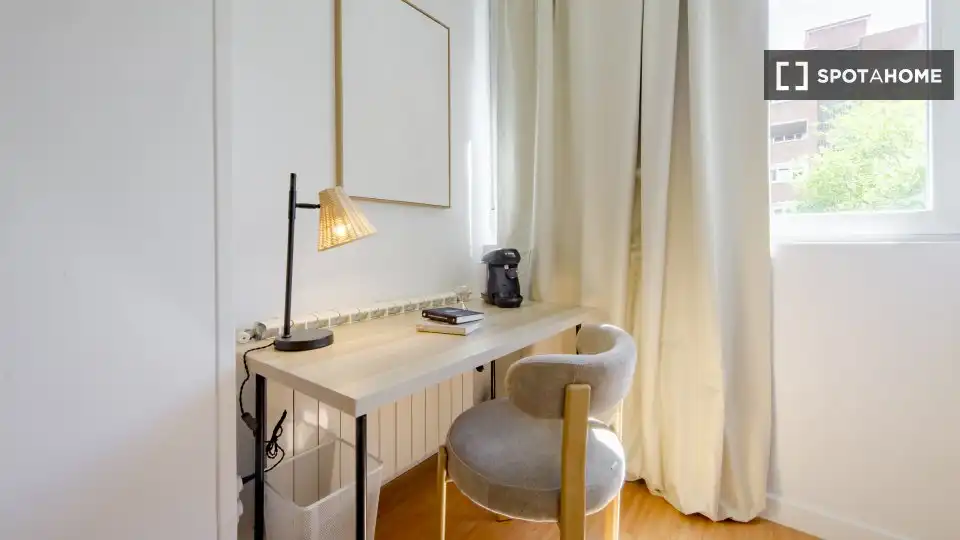 Habitación de Piso para compartir en Madrid con Aire acondicionado, Terraza y Amueblado