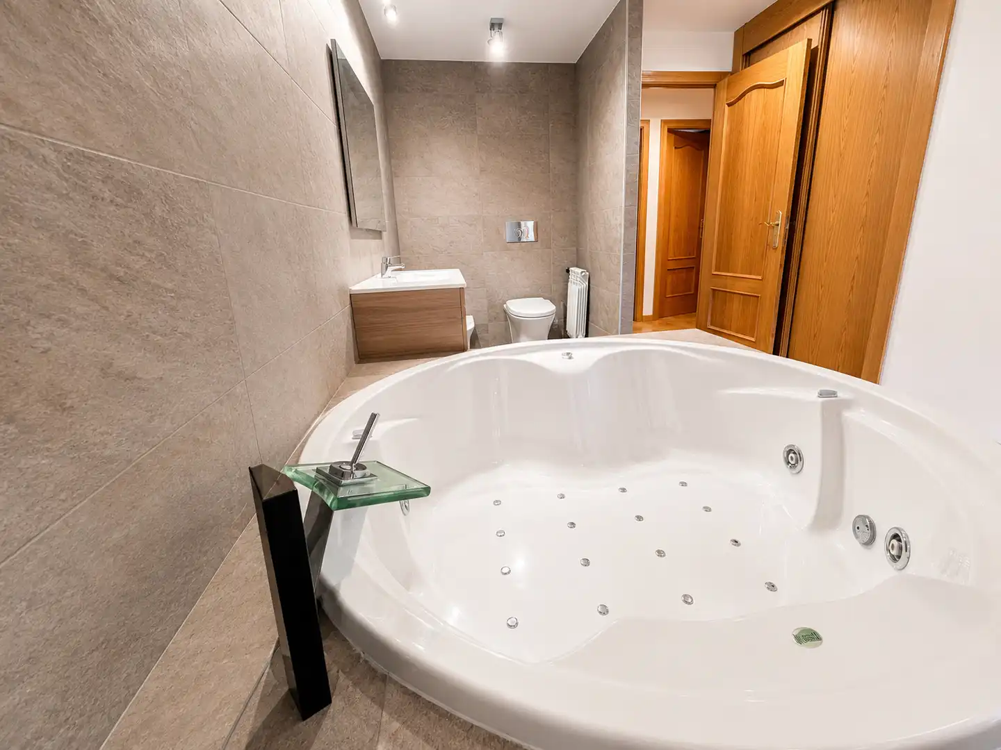 Bathroom of Flat for sale in Alcorcón  with Air Conditioner, Heating and Parquet flooring