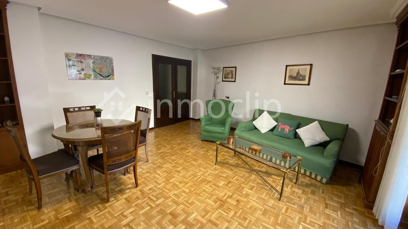 Sala d'estar de Pis en venda en Salamanca Capital amb Calefacció i Traster