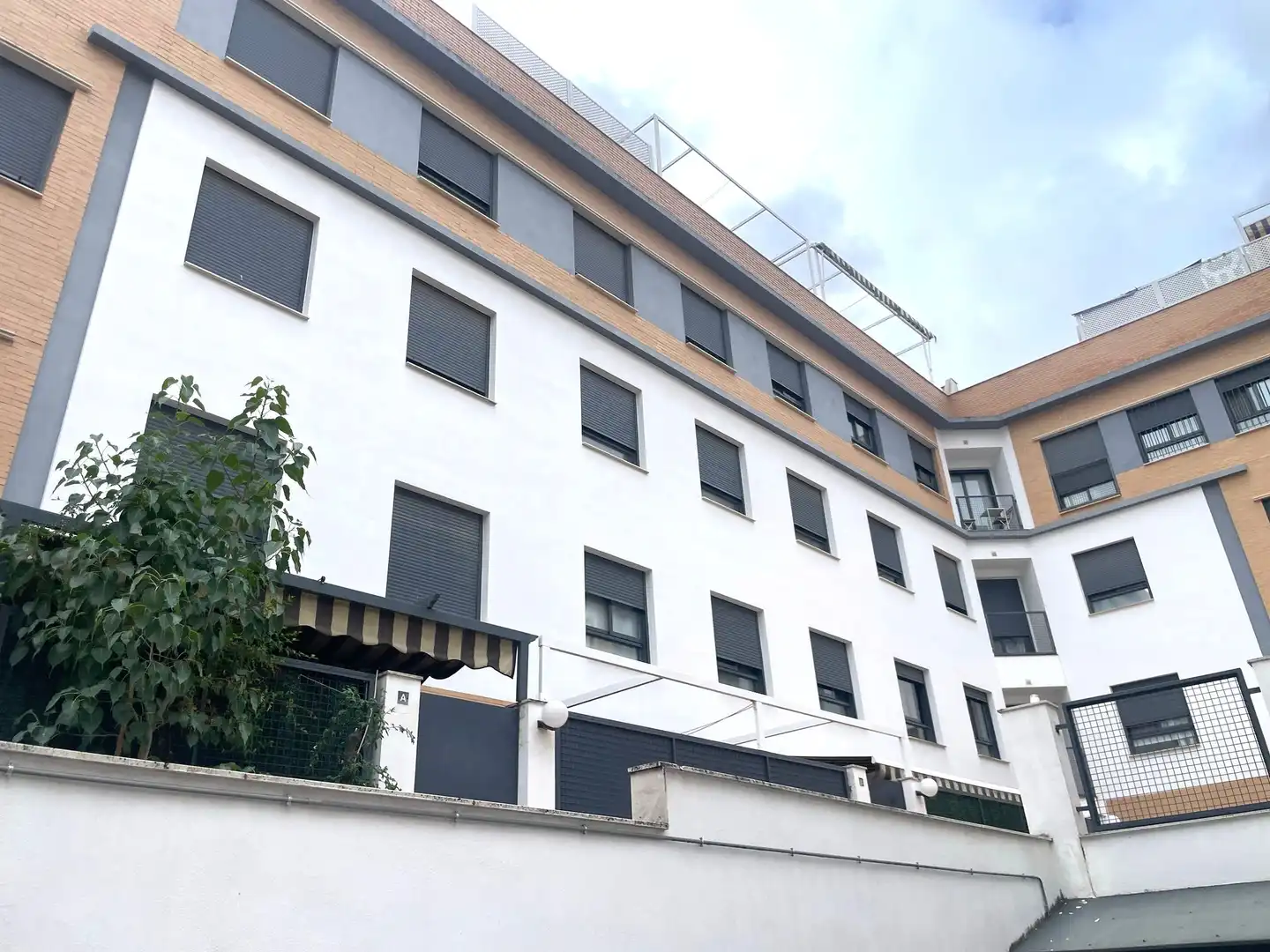 Vista exterior de Piso en venta en Linares