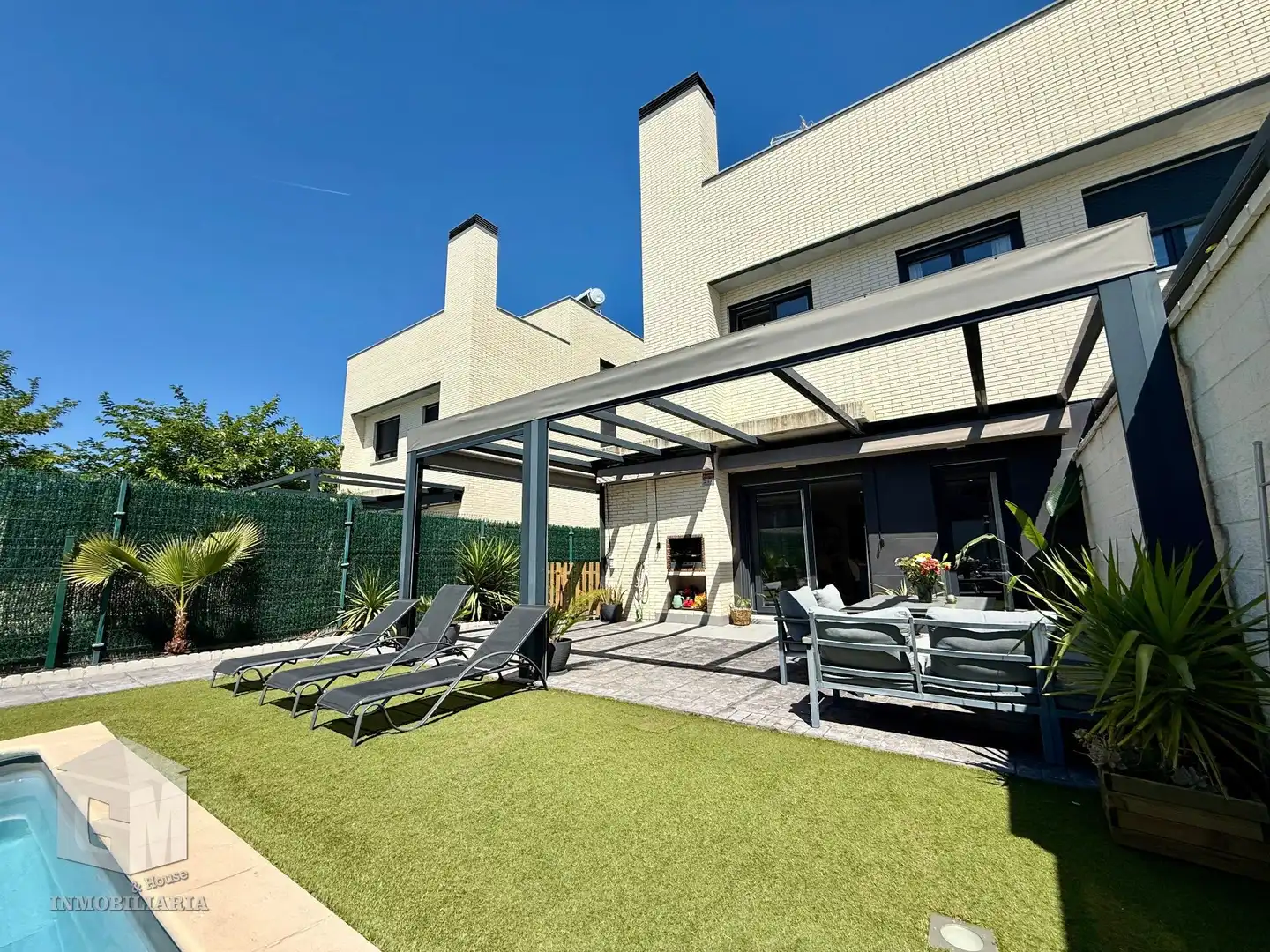 Terrasse von Einfamilien-Reihenhaus zum Verkauf in Arroyomolinos (Madrid) mit Klimaanlage, Heizung und Privatgarten