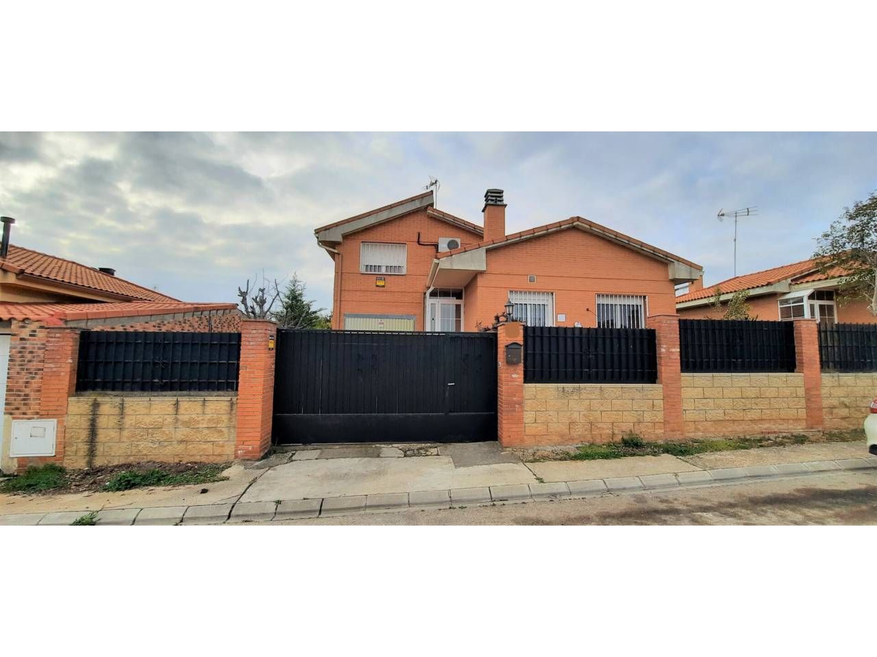 Exterior view of House or chalet to rent in Loranca de Tajuña  with Air Conditioner, Heating and Private garden