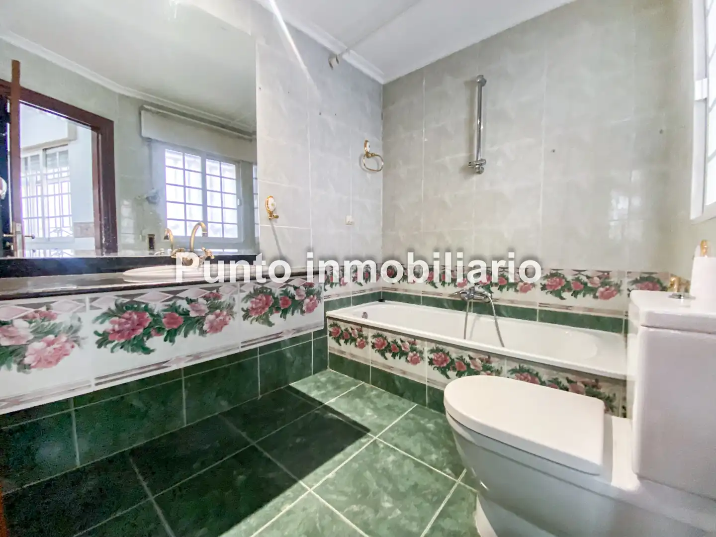 Badezimmer von Wohnung zum Verkauf in Valladolid mit Klimaanlage, Heizung und Parkett