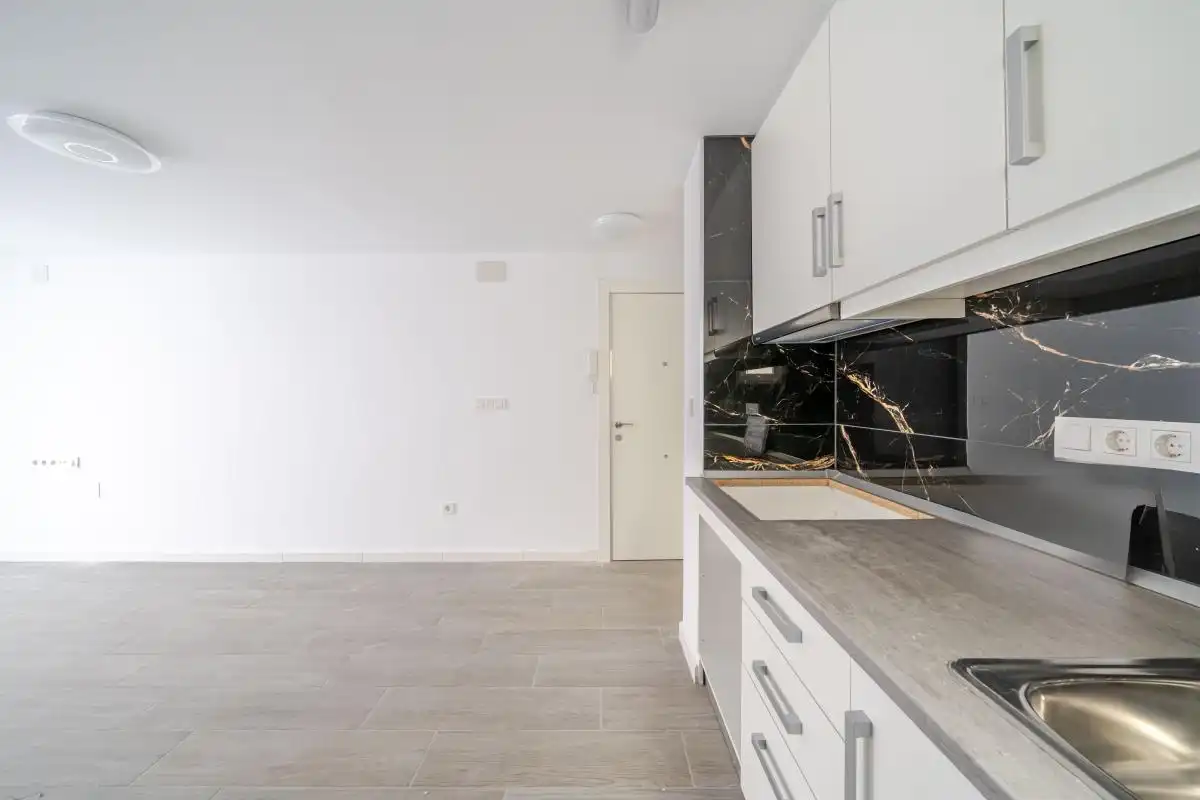 Cocina de Piso en venta en Torrevieja con Calefacción, Terraza y Balcón