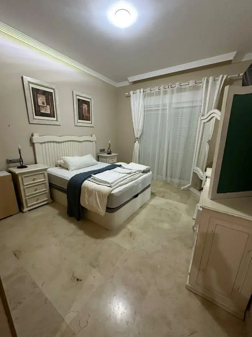 Bedroom of Flat for rent in La Alcaidesa  with Furnished