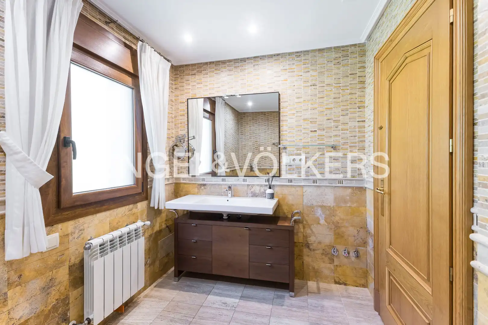 Bathroom of Houses for sale in Madrid  with Air Conditioner, Heating and Private garden