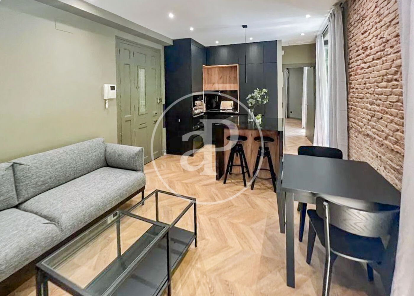 Living room of Flat for sale in  Madrid Capital  with Air Conditioner, Heating and Furnished