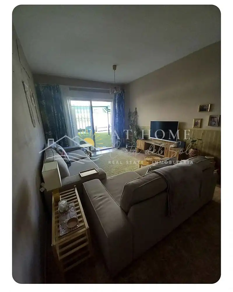 Sala de estar de Apartamento de alquiler en Benalmádena con Terraza y Piscina