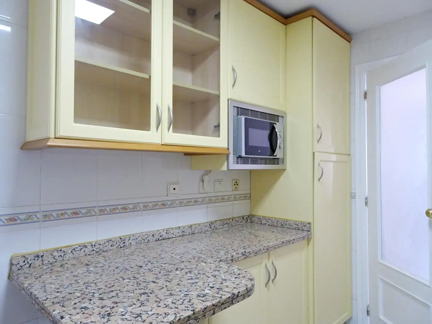 Küche von Wohnung zur Miete in Málaga mit Klimaanlage, Privatgarten und Terrasse