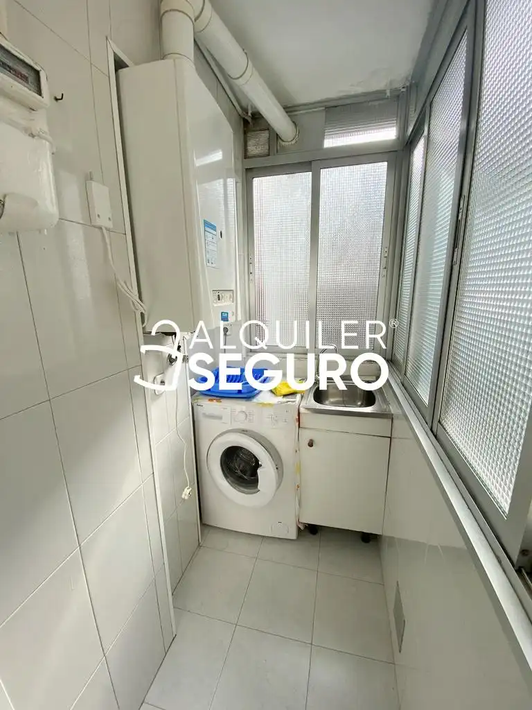 Bedroom of Flat for rent in Madrid  with Heating, Terrace and Furnished