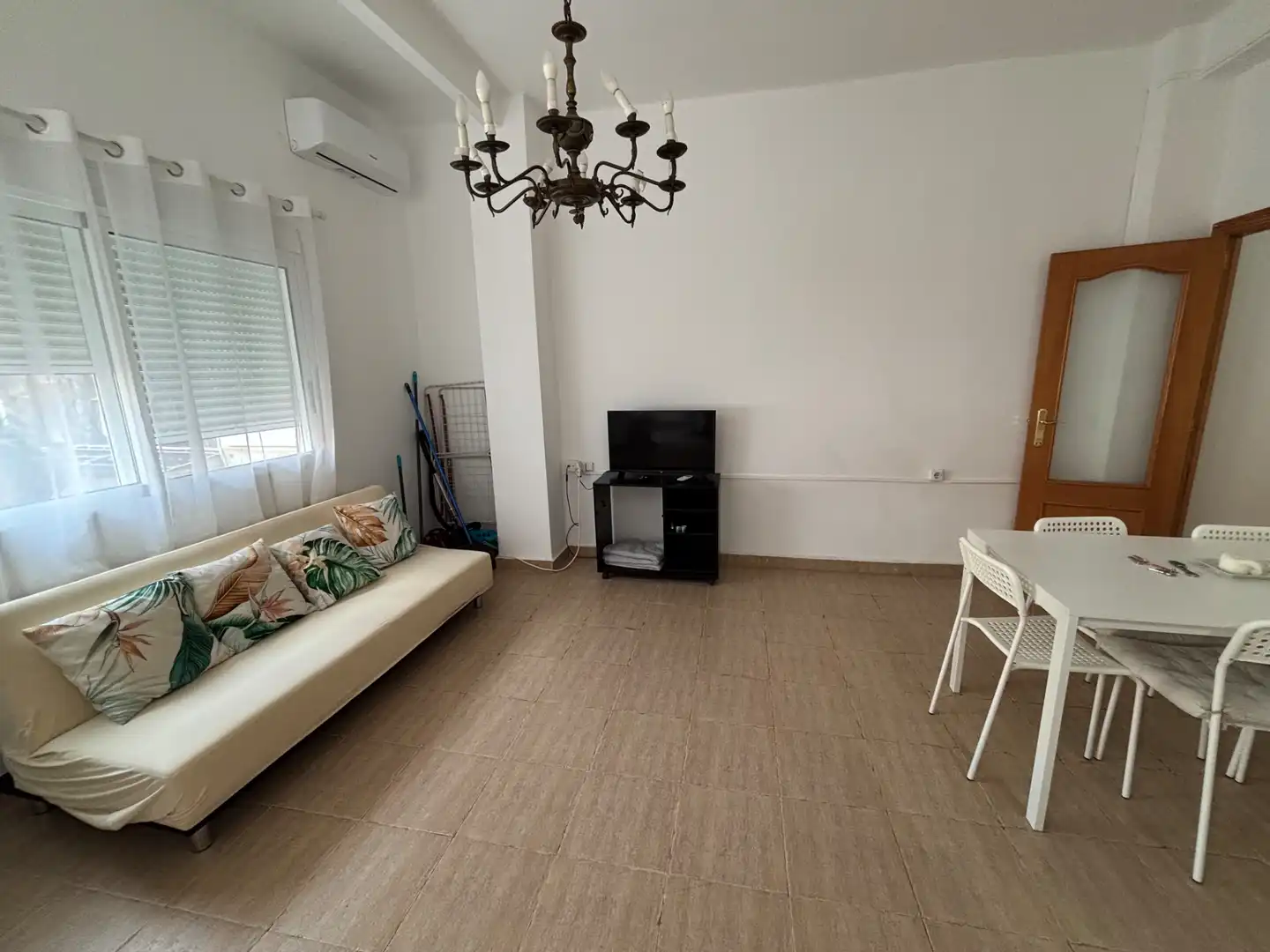 Sala d'estar de Pis de lloguer en Valencia amb Aire condicionat, Moblat i Forn