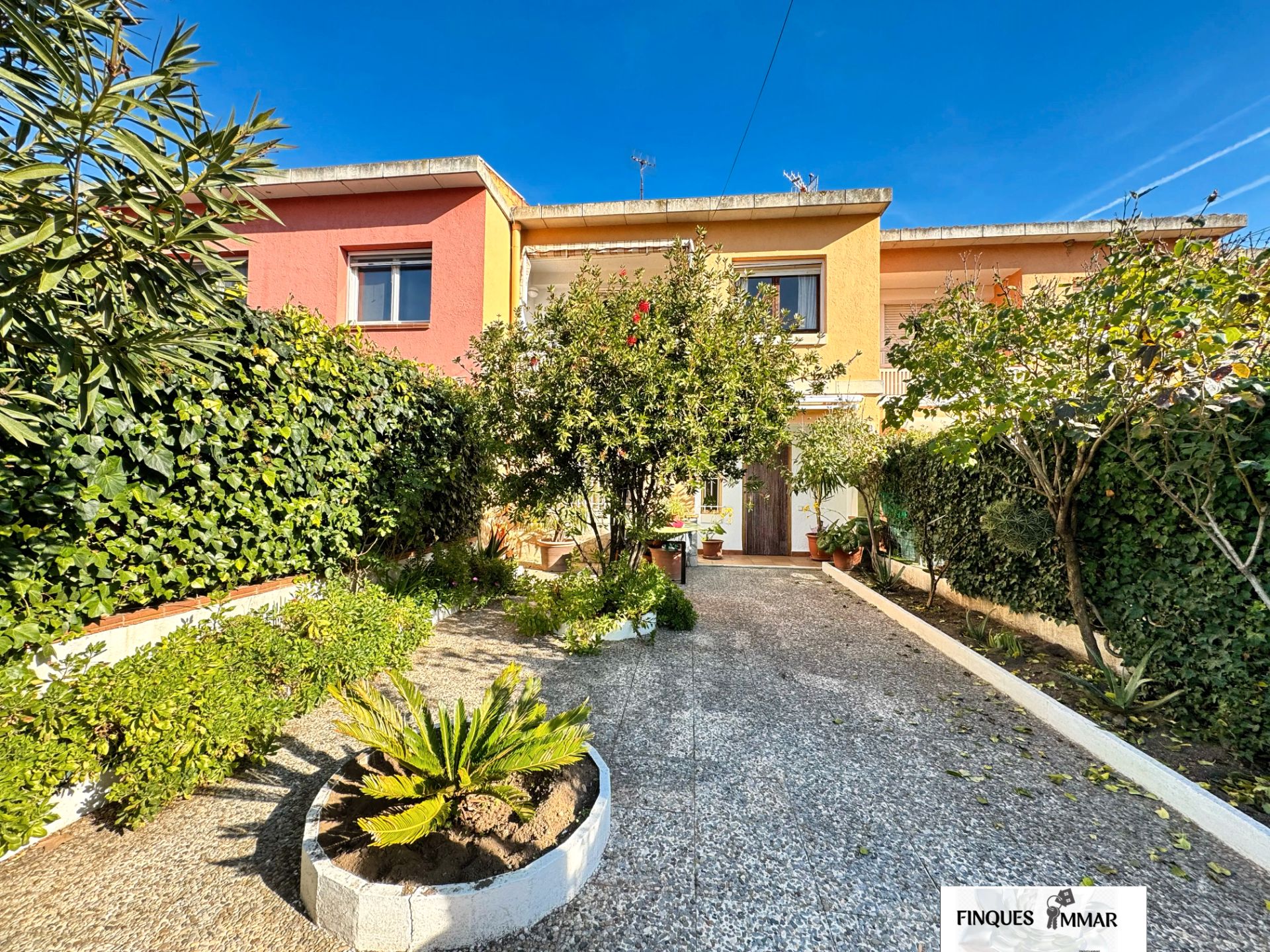 Vista exterior de Casa adosada en venda en Riells i Viabrea amb Aire condicionat, Calefacció i Jardí privat
