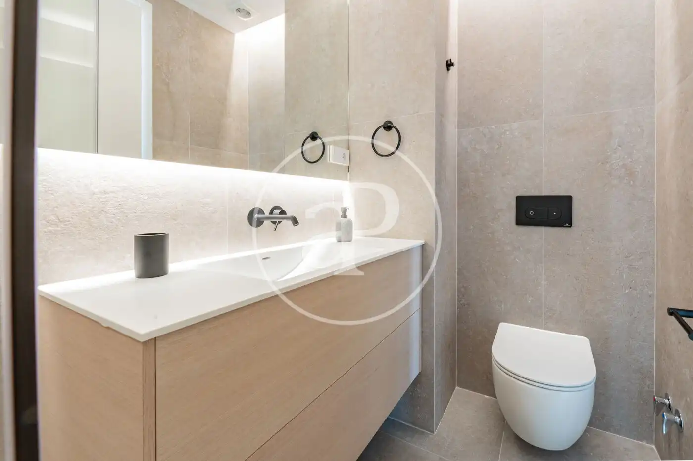 Badezimmer von Wohnung zum Verkauf in Madrid mit Klimaanlage, Heizung und Abstellraum