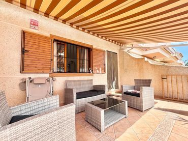 Casa a schiera con balcone in affitto a Torre de la Horadada