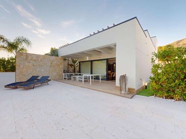 Casa con balcón en venta en Monforte del Cid