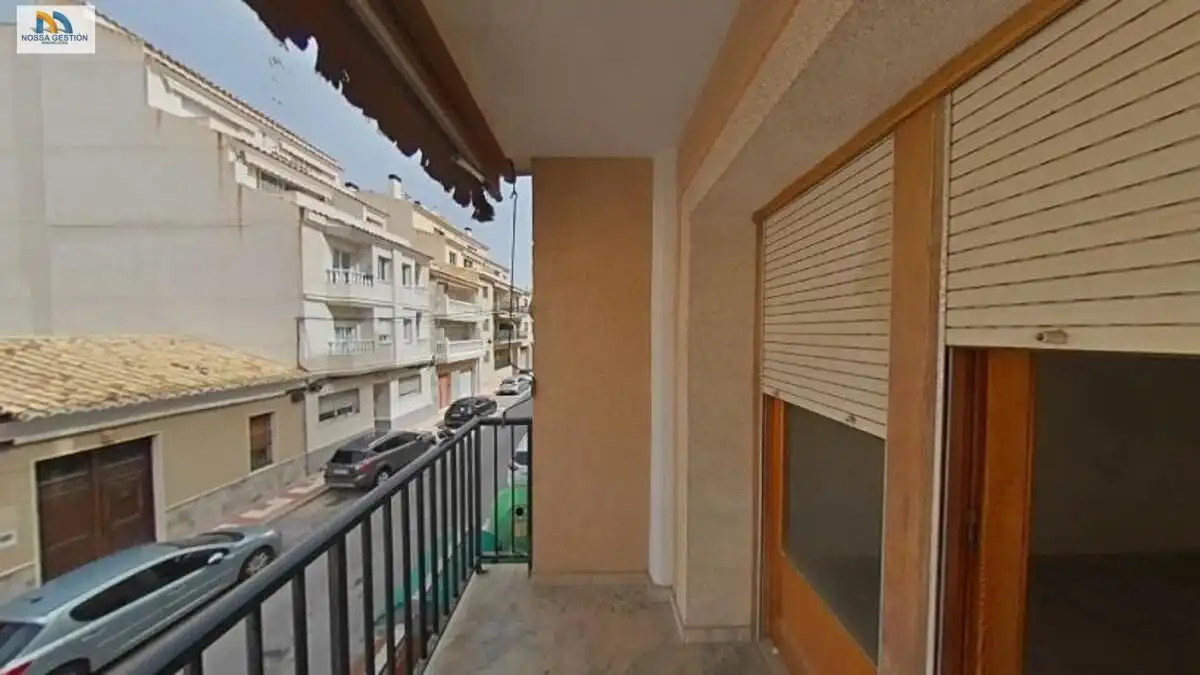 Vista exterior de Pis en venda en El Campello amb Balcó