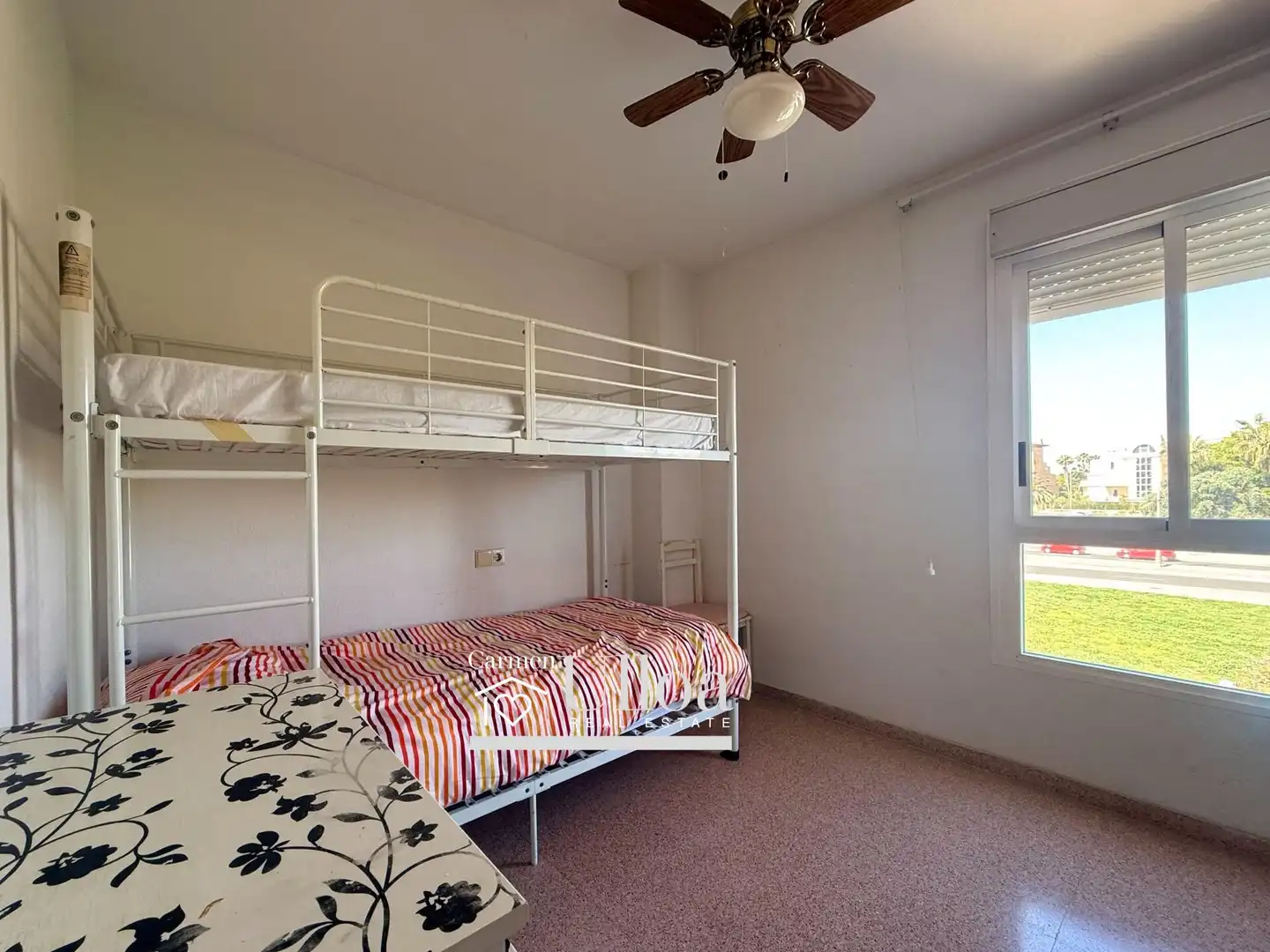 Habitación de Apartamento en venta en Alicante / Alacant con Jardín privado y Piscina comunitaria