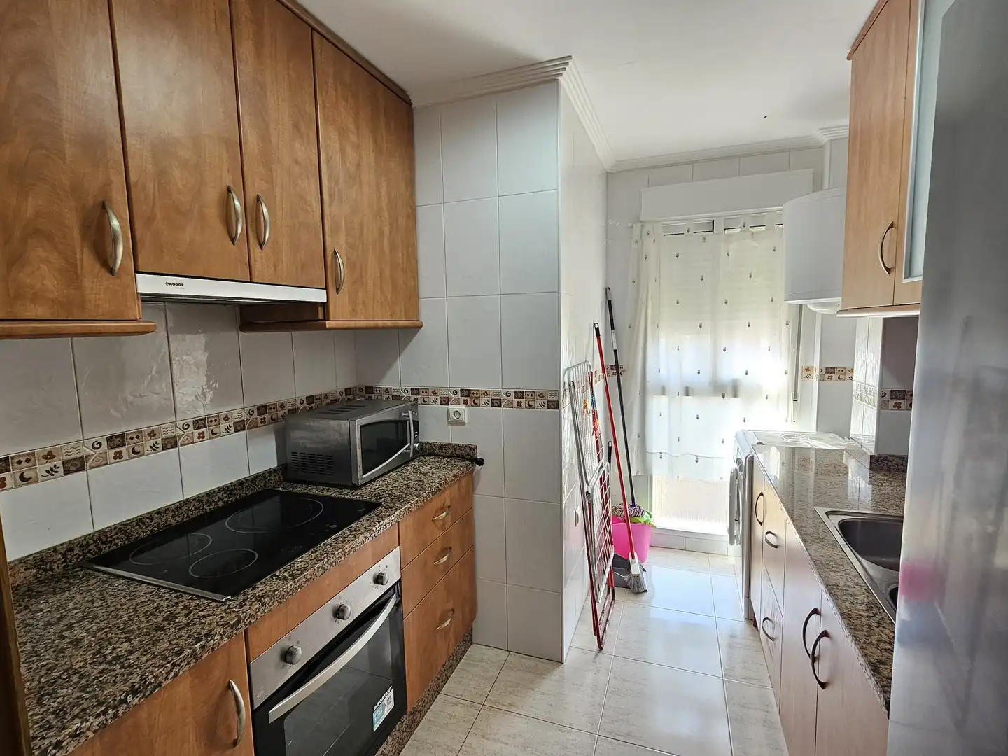 Cocina de Piso de alquiler en Santa Pola con Terraza y TV