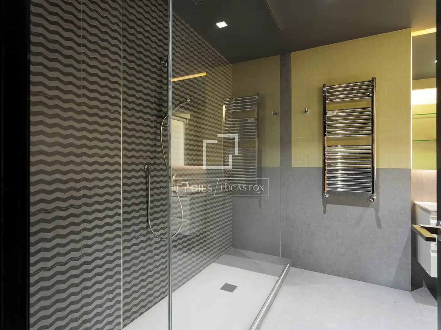 Badezimmer von Wohnung zur Miete in Madrid mit Klimaanlage, Heizung und Parkett