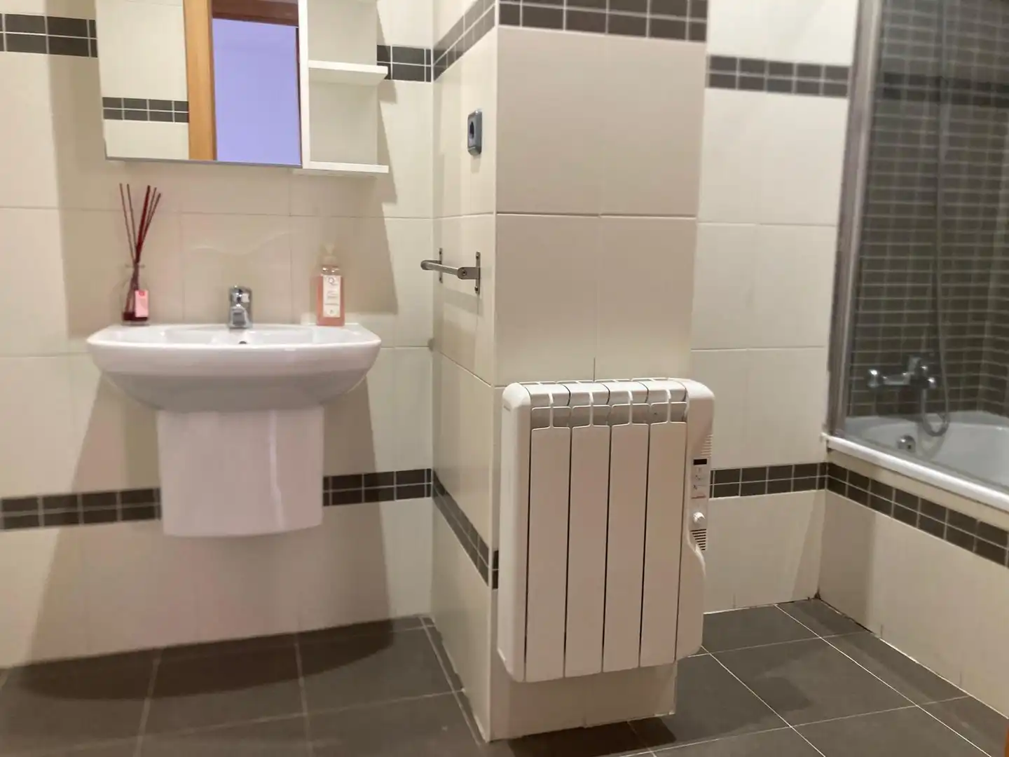 Bathroom of Flat for rent in Argés  with Heating, Terrace and Oven