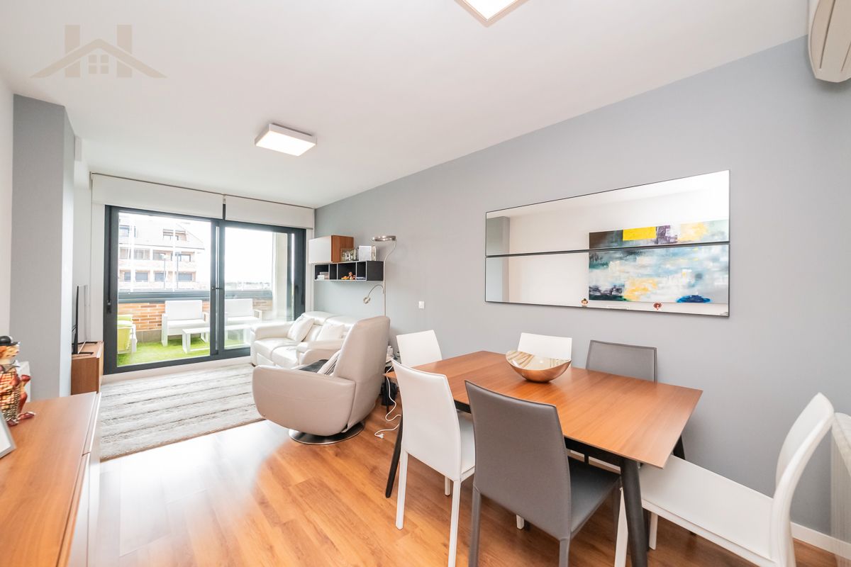 Living room of Flat for sale in Boadilla del Monte  with Air Conditioner, Heating and Parquet flooring