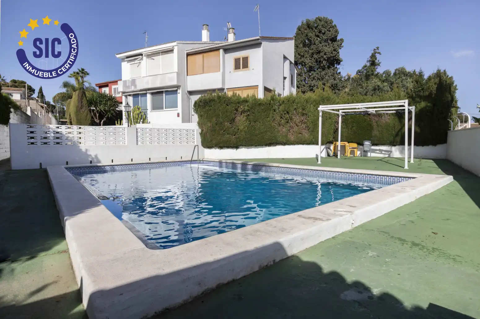 Piscina de Casa adosada en venda en Torrent amb Aire condicionat, Calefacció i Jardí privat