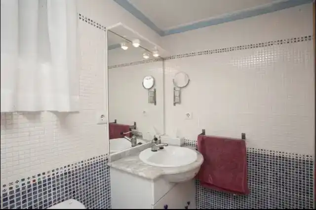 Baño de Piso para compartir en Catarroja con Parquet y Amueblado
