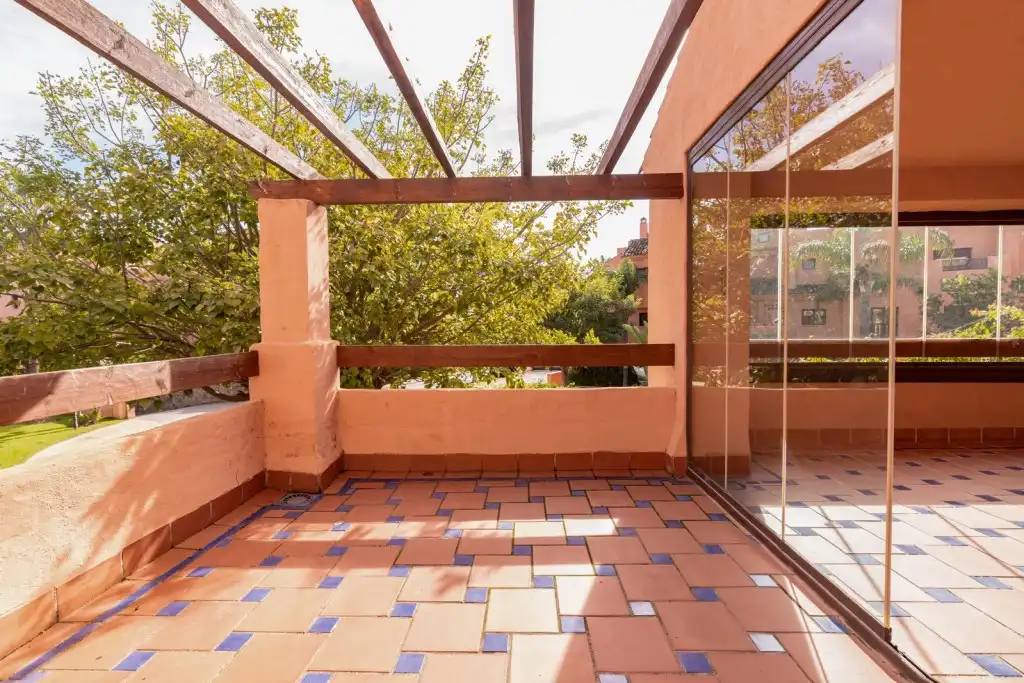 Apartamento con piscina en venta en Estepona Pueblo, imagen 4