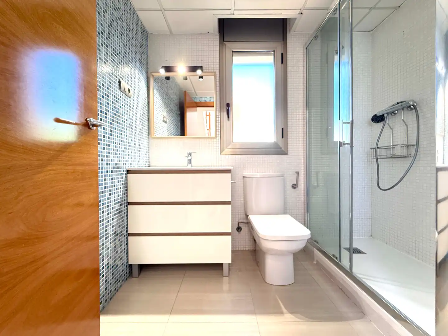 Semi-detached house with pool for sale in Carrer d'Escornalbou, imagen 28