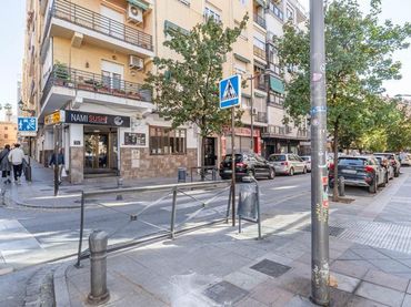 Pis amb balcó en venda a Calle Obispo Hurtado 13